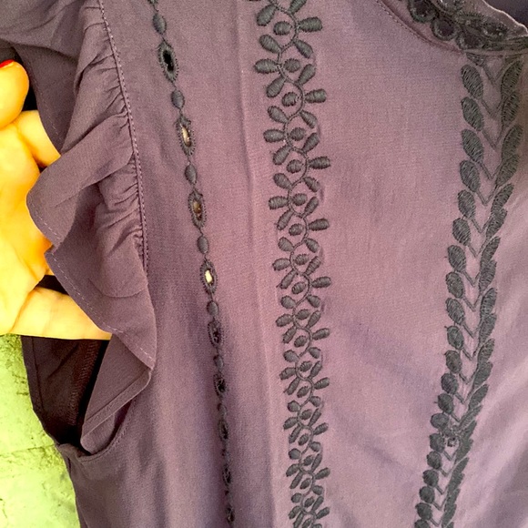 Loft Purple Eyelet Embroidered flutter ruffle detail blouse. Size XS - Picture 4 of 7